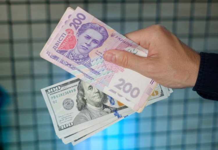 НБУ пом'якшив низку валютних обмежень