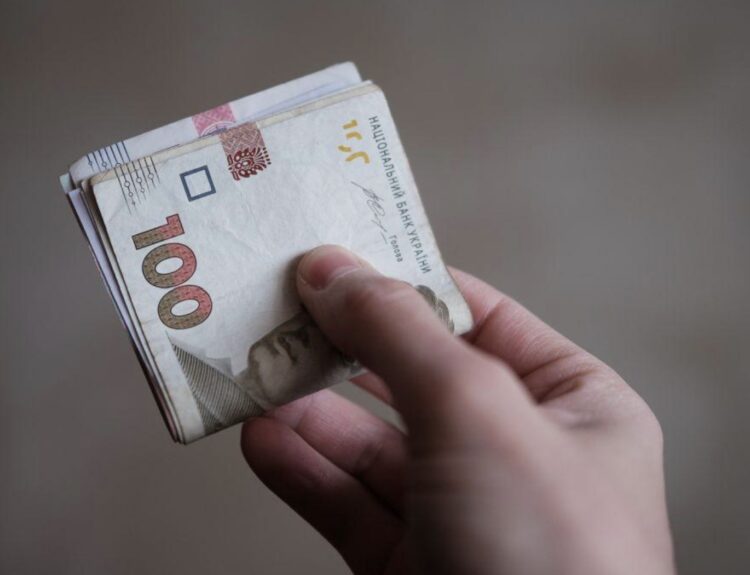 НБУ ввів додаткові обмеження на розрахунки в гривні