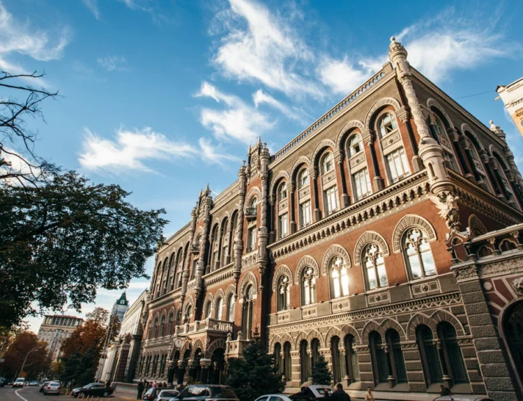 НБУ перерахував кошти зі спецрахунку на потреби військових