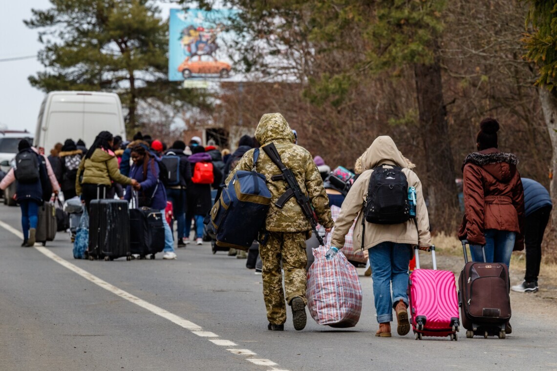 Різні країни змінюють правила перебування українських біженців