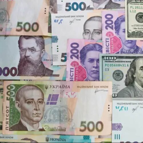 Долар падає в ціні: як змінився курс валют в Україні