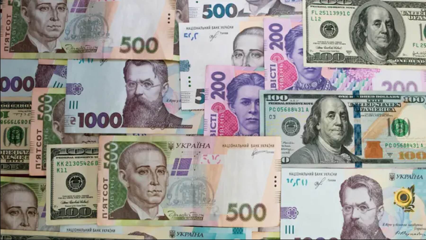 Долар падає в ціні: як змінився курс валют в Україні