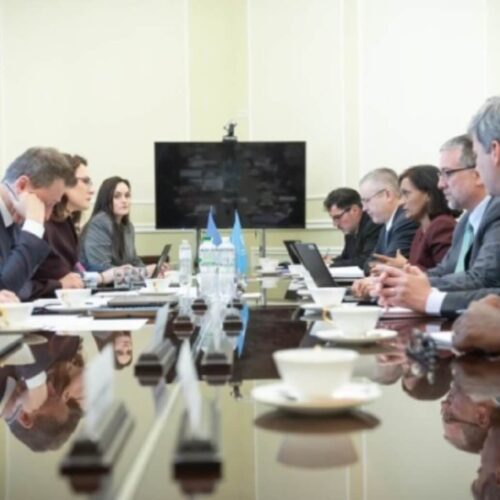 Україна обговорює економічну співпрацю з МВФ