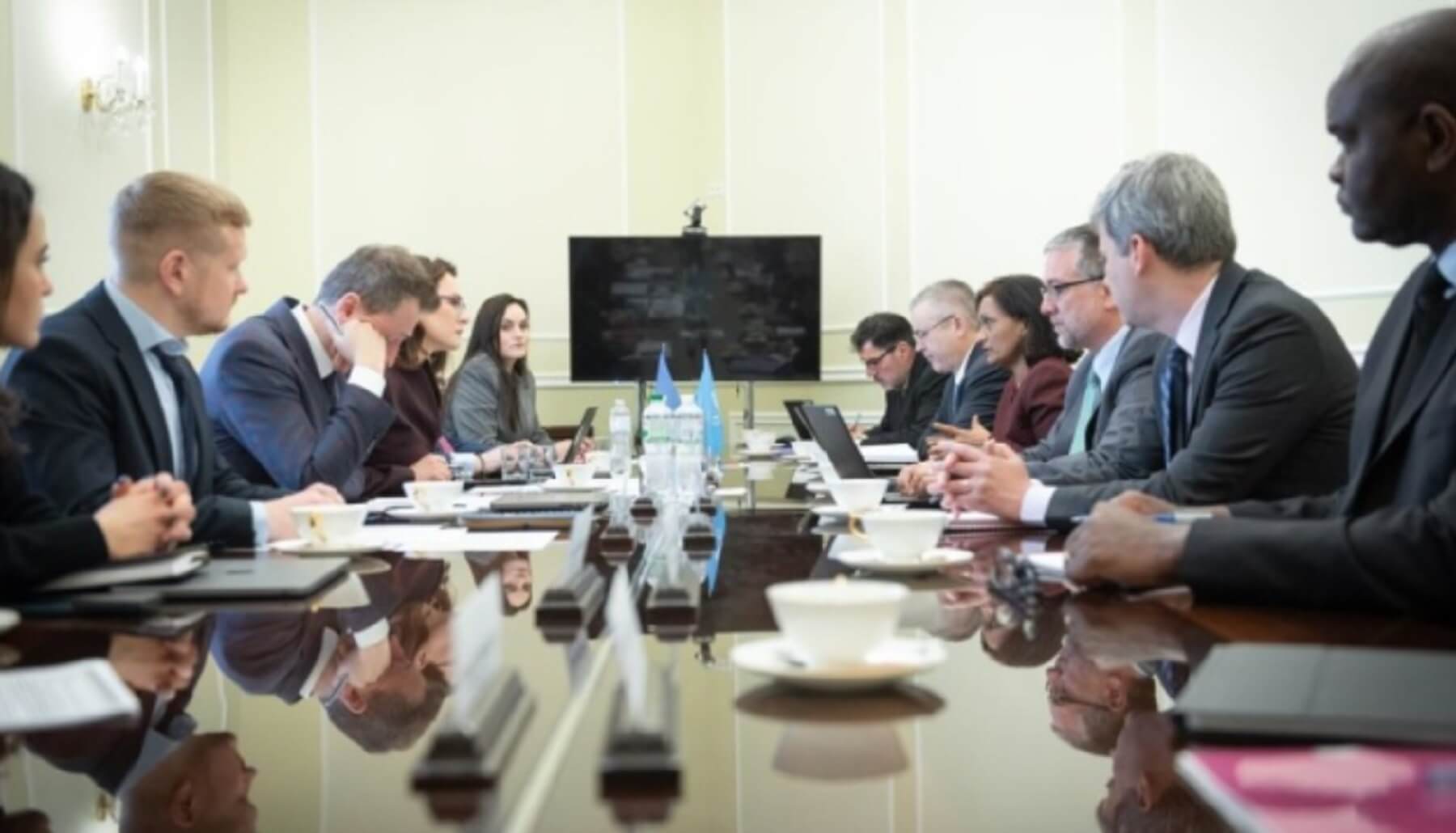 Україна обговорює економічну співпрацю з МВФ