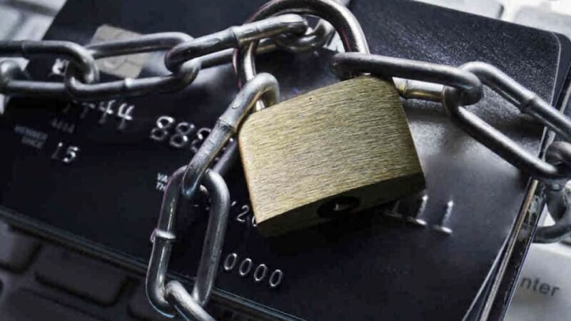 Рада запровадила автоматичне стягнення боргів: рахунки блокуватимуть миттєво
