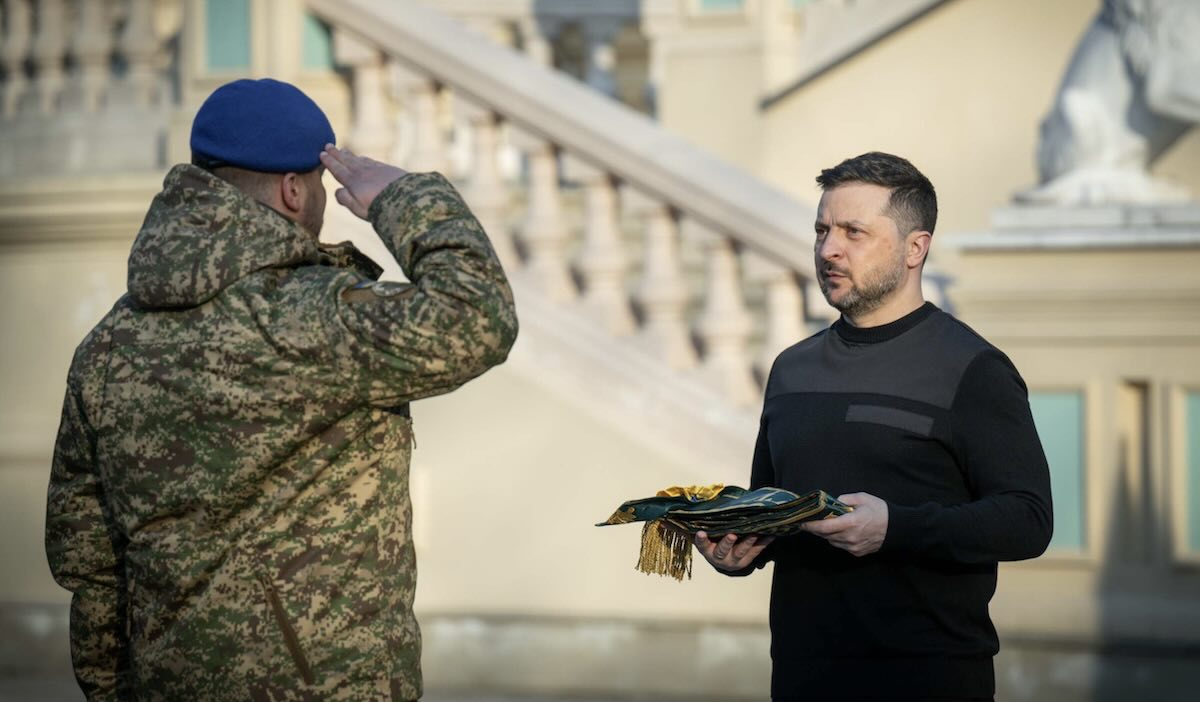 Зеленський нагородив двох добровольців із Вінниччини / Фото: відкриті джерела